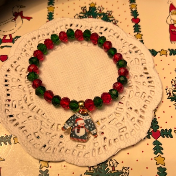 ** 3/$21 **  Handmade Ugly Sweater Beaded Stretchy Bracelet - Picture 1 of 3